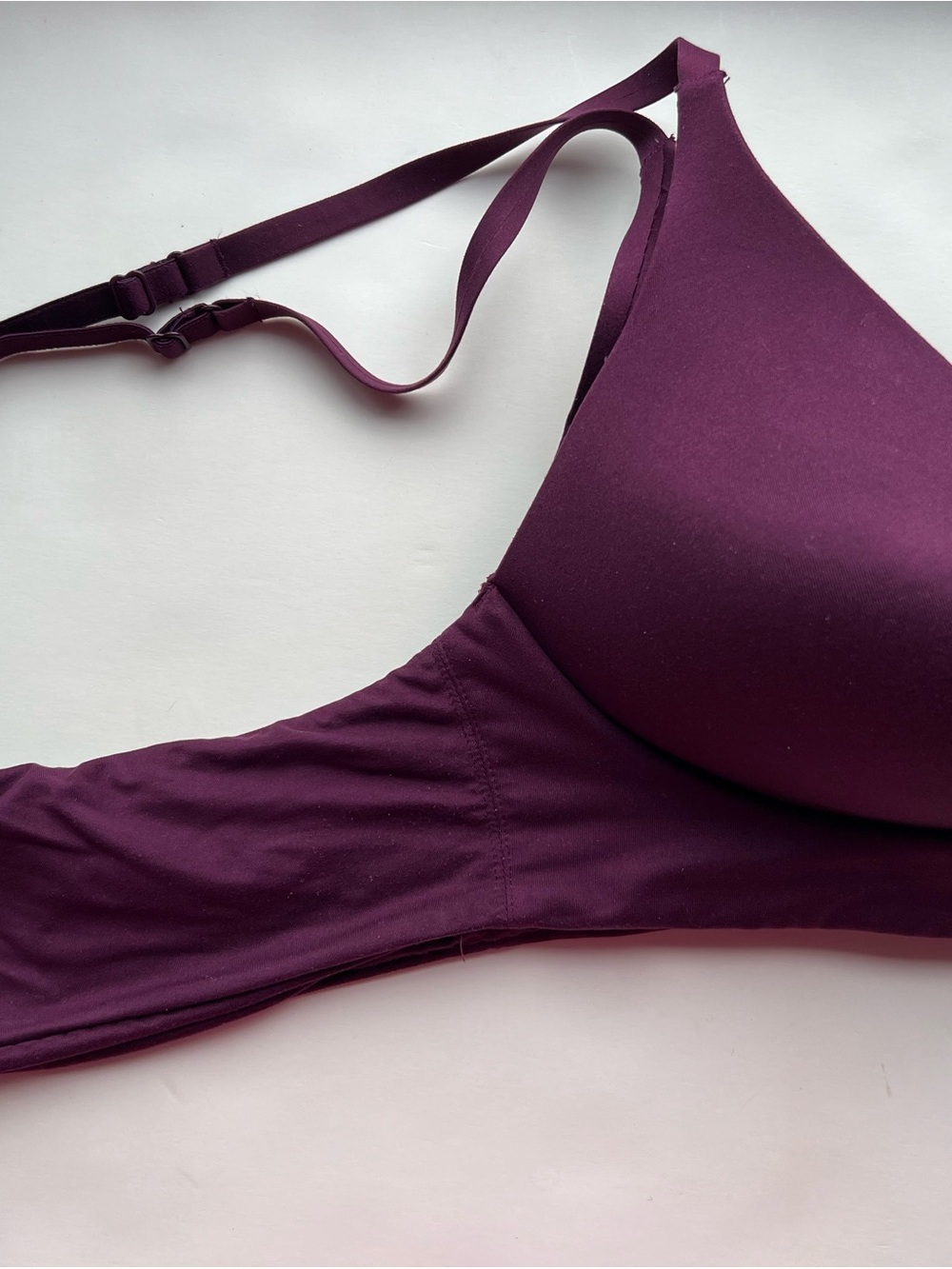 Victoria's Secret Body by Victoria Smooth Plunge Bra in Plum 36B - Picture 5 of 7